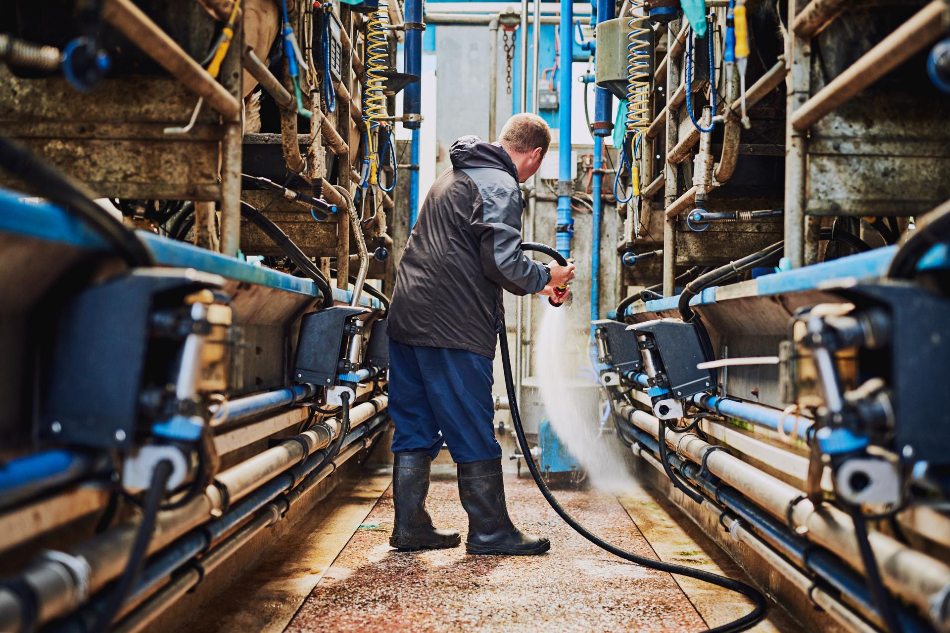 kuisen van een bedrijfsvloer in een industriegebouw